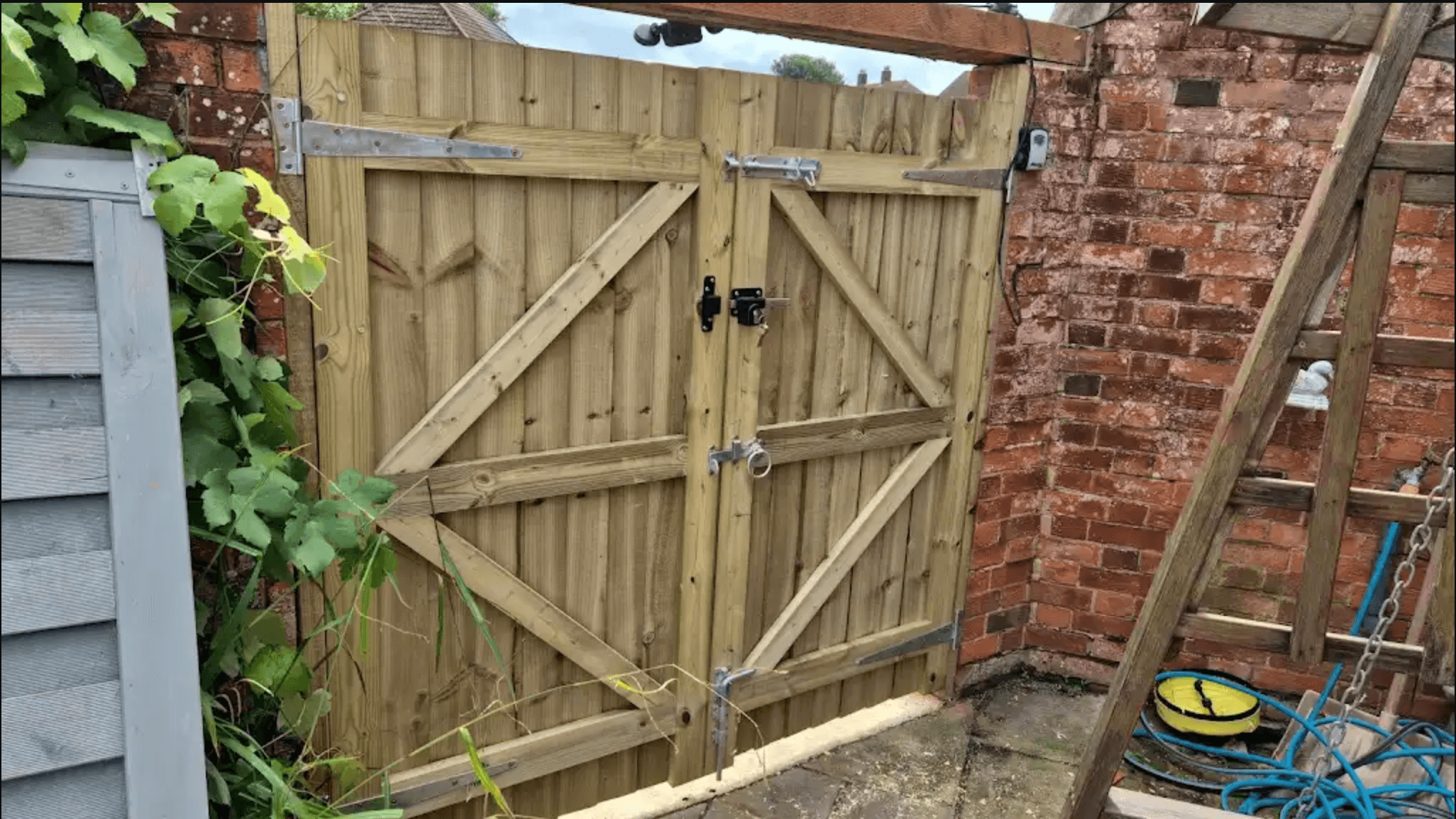 Expert fencing work completed to customer satisfaction